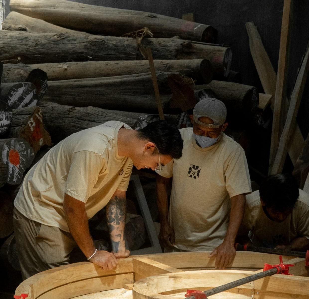 Arania craftsmen working on site