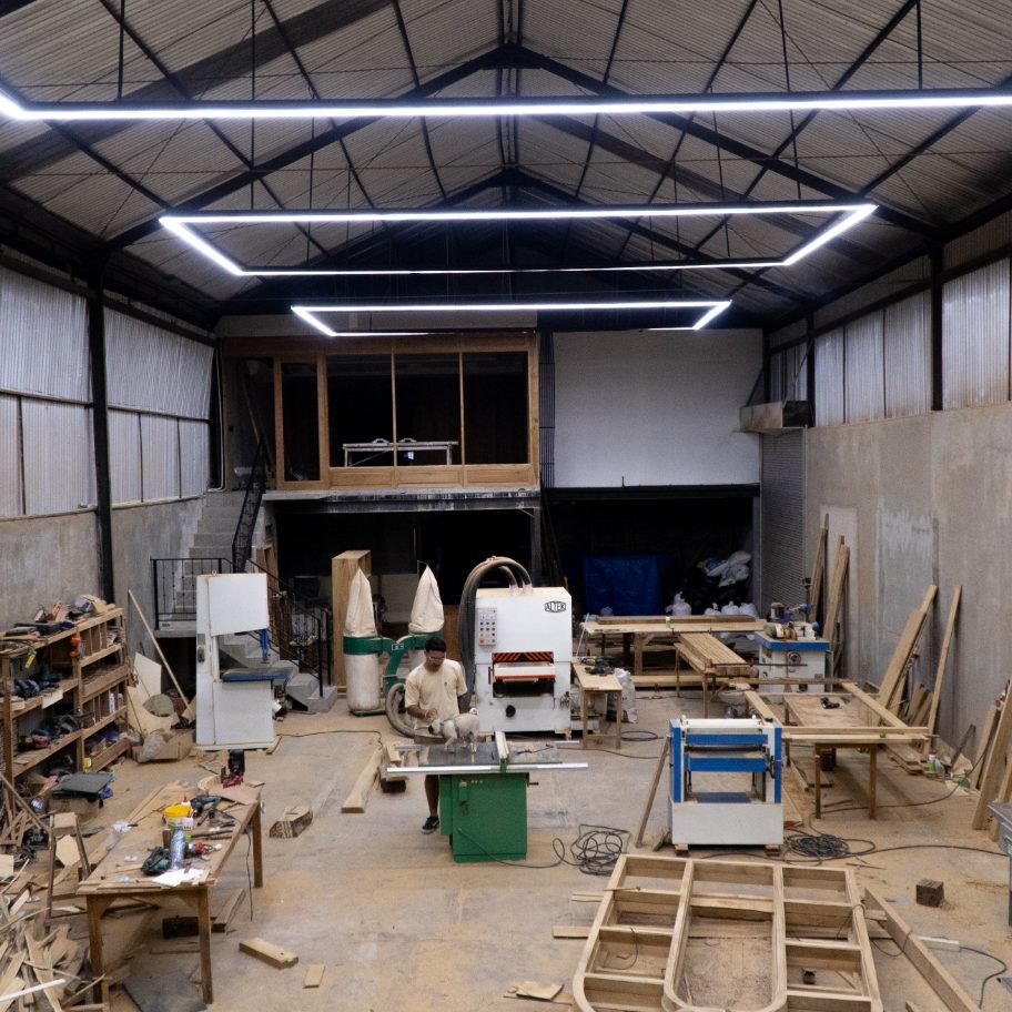 Arania workshop with industrial woodworking machinery, 2024